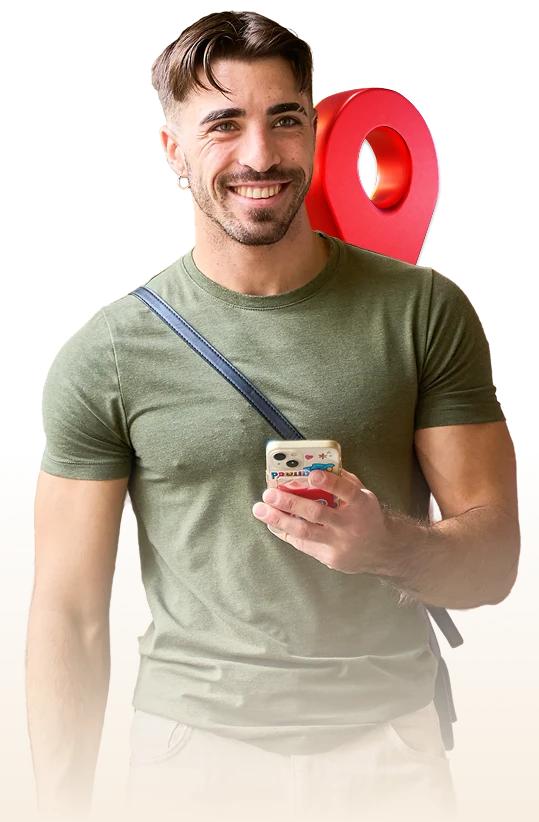 homem sorrindo